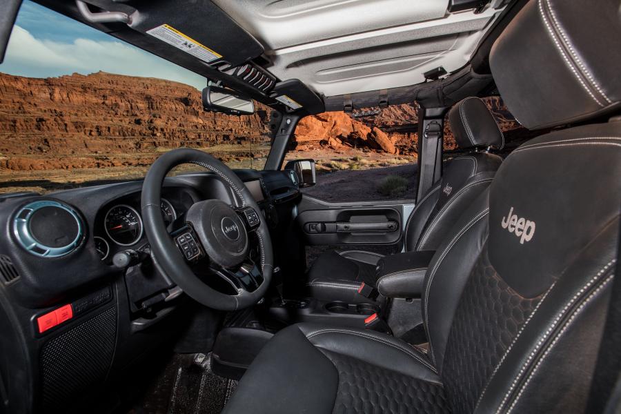 Интерьер Jeep Switchback Concept (JK) 2017 года  (фото 14 из 20)
